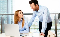 2个老板管1个员工，谁听谁的？