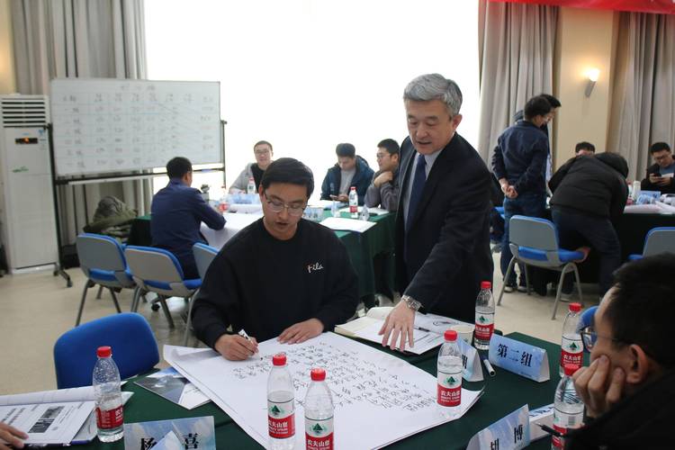 领导亦师，如何平衡工作与指导？-图1