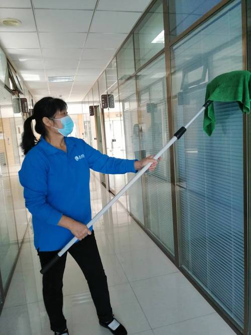 公司搞卫生，员工该不该参与？-图1