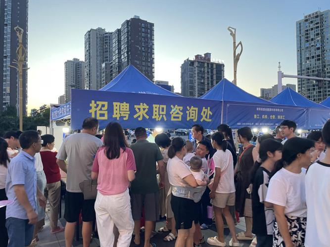 泰州招聘会现场情况如何？岗位多吗？-图2