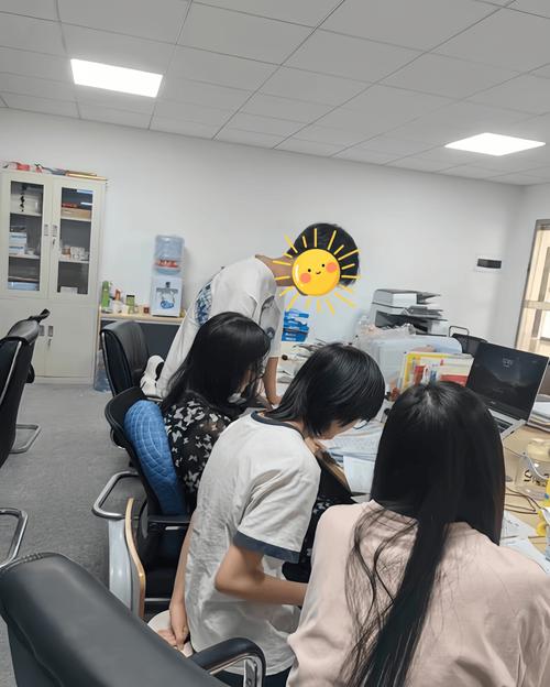 本科生在小公司打杂，如何积累职场经验？-图1